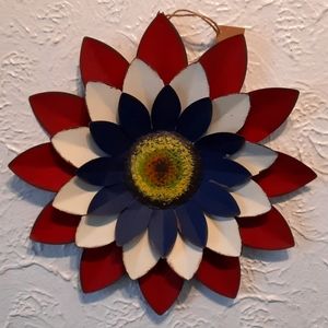 Patriotic Wall Art Flower Hanging Metal USA July 4th Decoration Indoor Outdoor